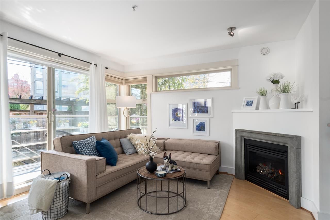 Main Photo: 202 1586 W 11TH Avenue in Vancouver: Fairview VW Condo for sale in "Torrey Pines" (Vancouver West)  : MLS®# R2252699