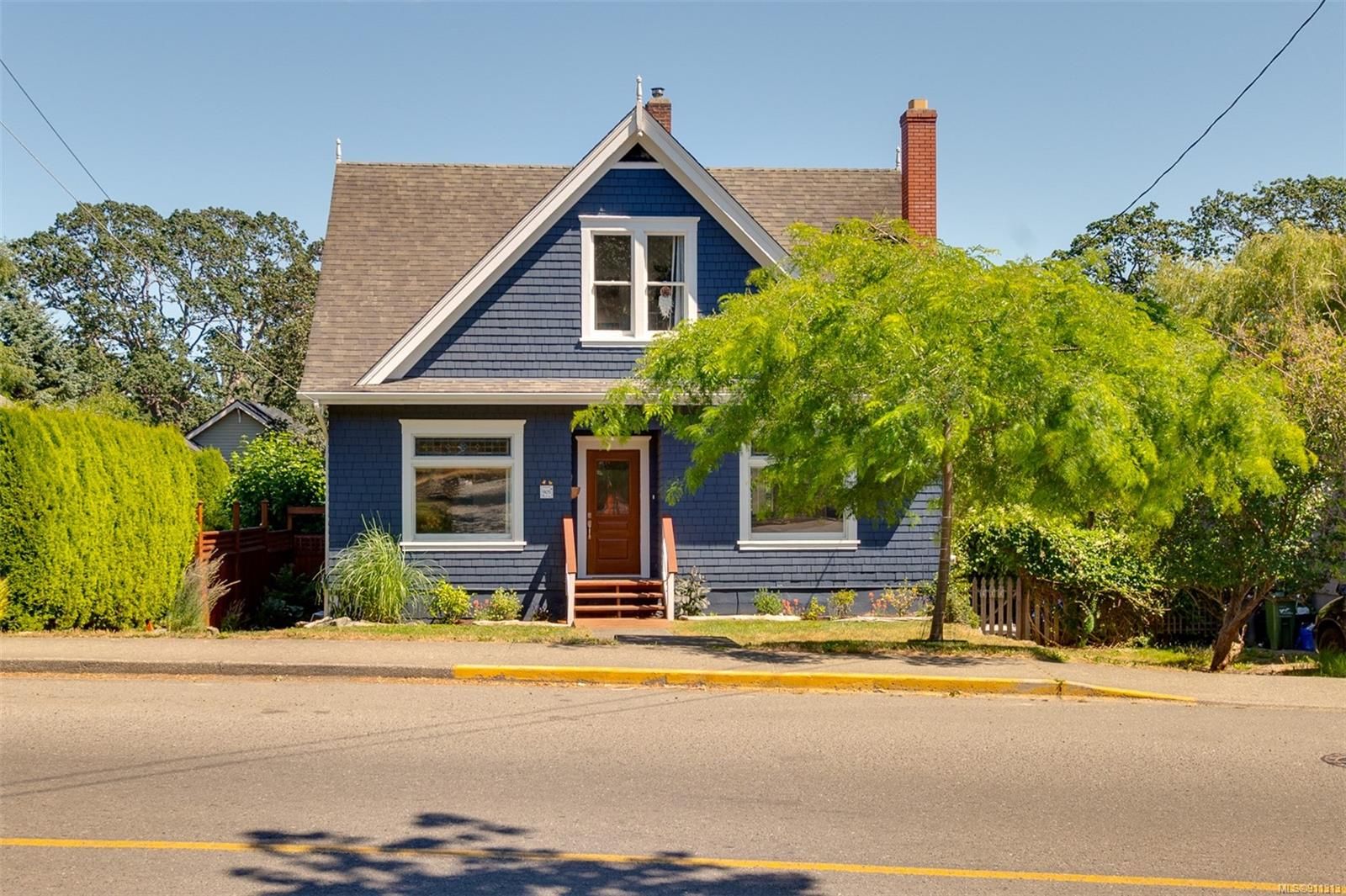 Main Photo: 905 Richmond Ave in Victoria: Vi Fairfield East House for sale : MLS®# 911313