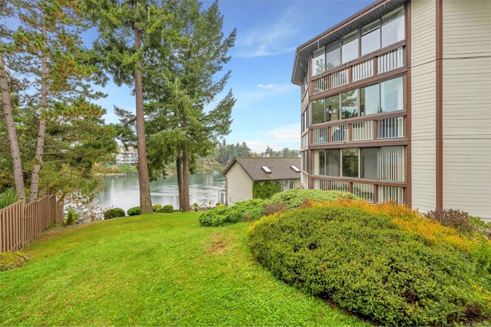 Photo 11: Photos: 204A 69 W Gorge Rd in Saanich: SW Gorge Condo for sale (Saanich West)  : MLS®# 887313