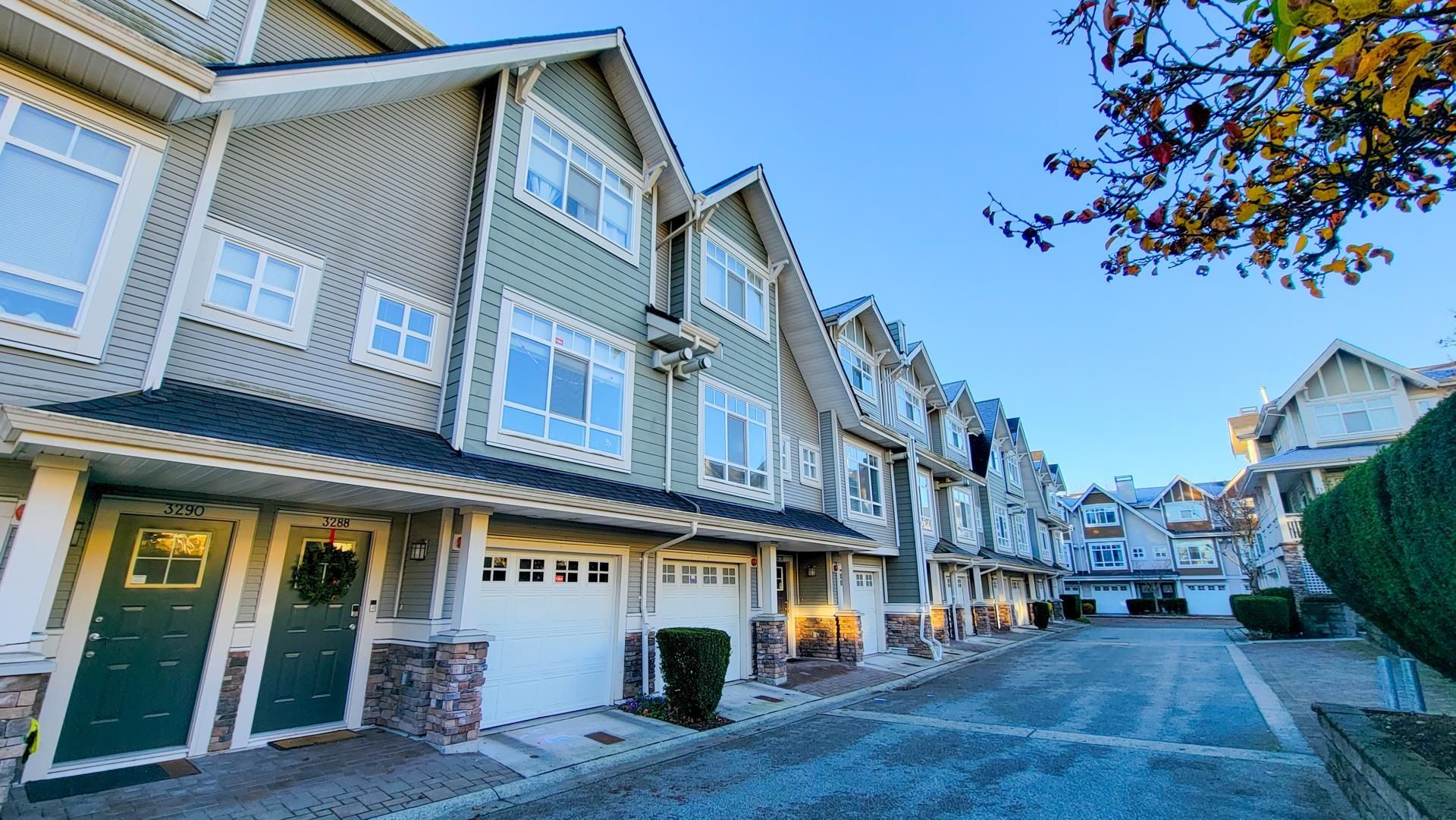 Main Photo: 3278 CLERMONT Mews in Vancouver: Champlain Heights Townhouse for sale (Vancouver East)  : MLS®# R2833968