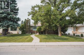 Photo 2: 916 Mayor Magrath Drive S in Lethbridge: House for sale : MLS®# A2055566