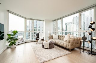 Photo 1: 1801 289 DRAKE Street in Vancouver: Yaletown Condo for sale (Vancouver West)  : MLS®# R2761203