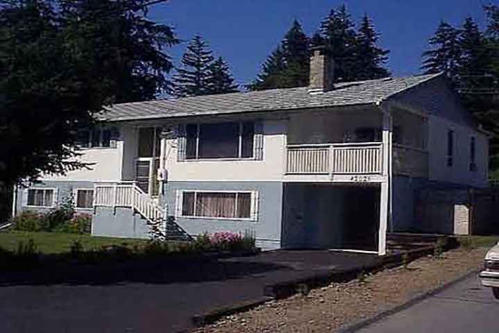 Main Photo: 42026 BIRKEN Road in Squamish: Brackendale House for sale in "BRACKENDALE" : MLS®# R2504510
