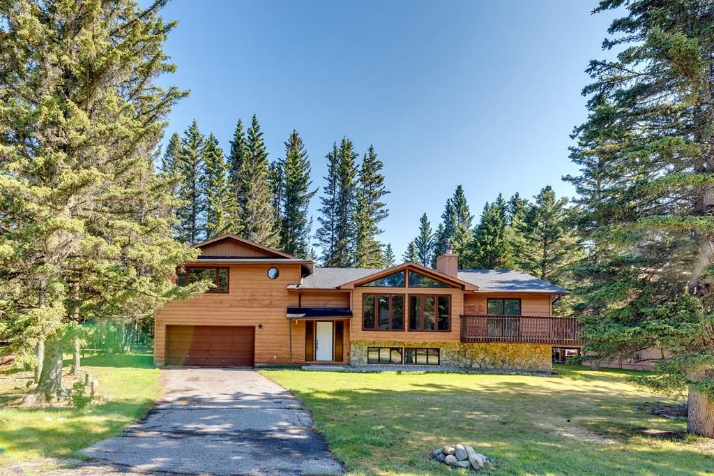 Main Photo: 71 Wolf Drive in Rural Rocky View County: Rural Rocky View MD Detached for sale : MLS®# A2044908