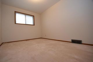 Photo 16: 33 Kenville Crescent in Winnipeg: Maples Residential for sale (4H)  : MLS®# 202308922