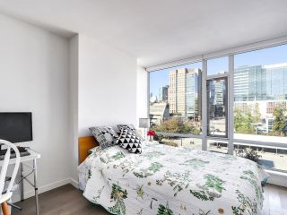 Photo 13: 911 161 W GEORGIA Street in Vancouver: Downtown VW Condo for sale in "Cosmo" (Vancouver West)  : MLS®# R2816708