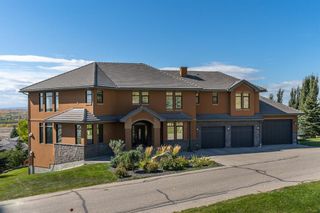 Photo 2: 246 Slopeview Drive SW in Calgary: Springbank Hill Detached for sale : MLS®# A1192597
