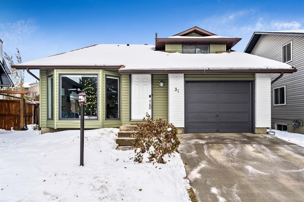 Main Photo: 31 Cedargrove Place SW in Calgary: Cedarbrae Detached for sale : MLS®# A2011981