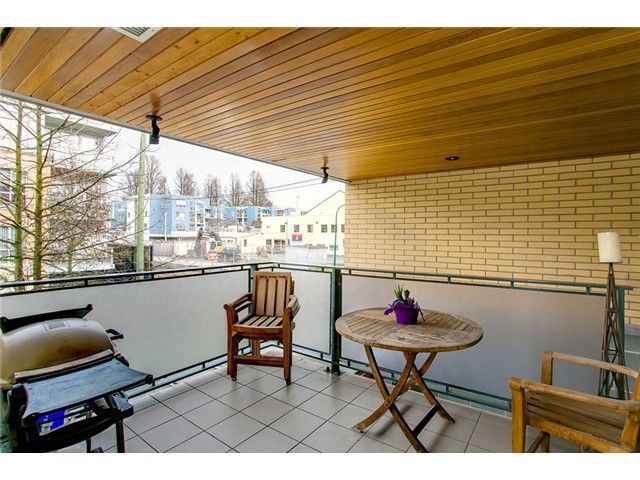 Photo 8: Photos: 1 2088 W 11TH Avenue in Vancouver: Kitsilano Condo for sale in "LOFTS IN KITS" (Vancouver West)  : MLS®# V1027229