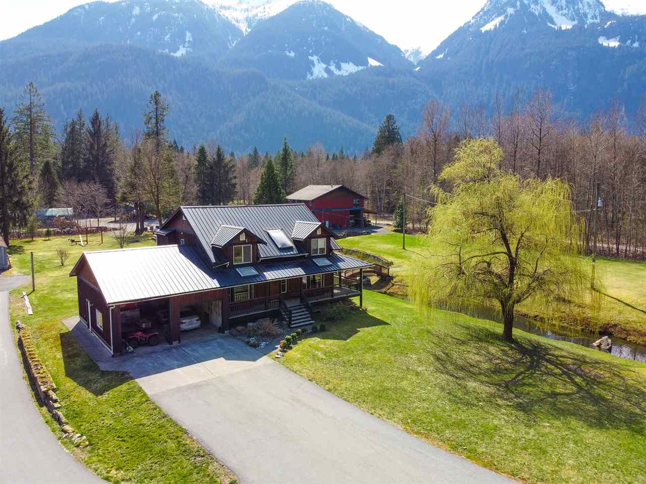 Main Photo: 14685 SQUAMISH VALLEY Road in Squamish: Upper Squamish House for sale : MLS®# R2557539