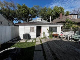Photo 3: 818 Boyd Avenue in Winnipeg: North End Residential for sale (4B)  : MLS®# 202226288