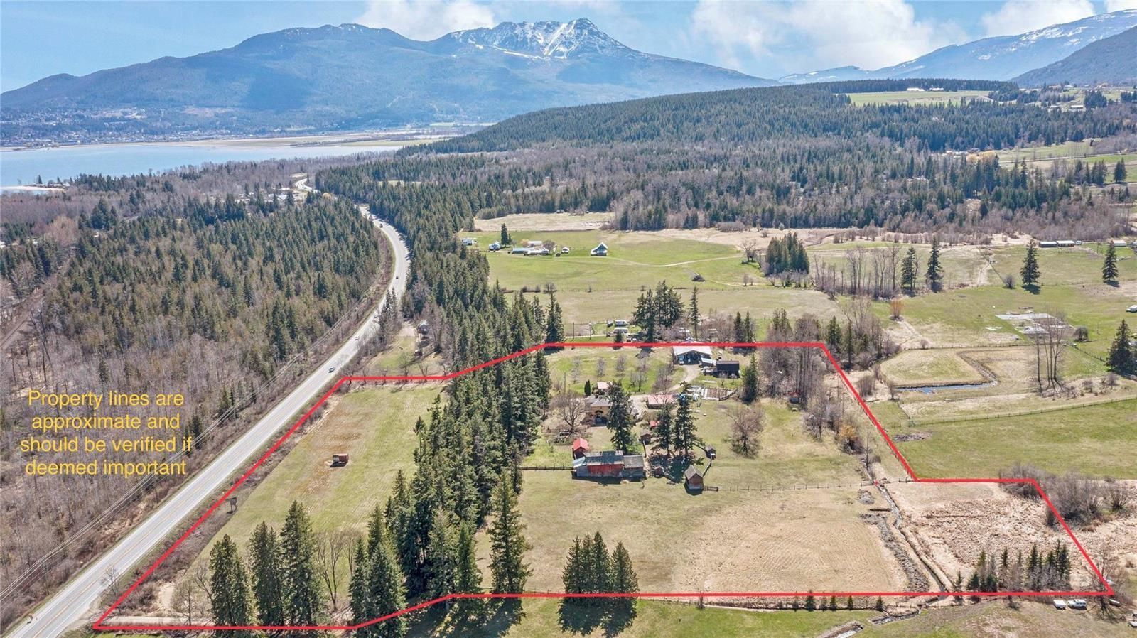 Main Photo: 6191 Trans-Canada Highway, NW in Salmon Arm: House for sale : MLS®# 10251716