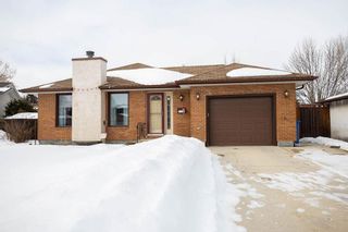 Photo 1: 8 Charles Hawkins Bay in Winnipeg: North Kildonan Residential for sale (3G)  : MLS®# 202005872