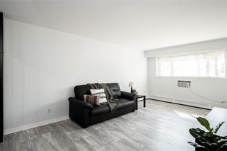 Photo 7: Updated Condo near Grant Park in Winnipeg: 1bw House for sale (Crescentwood) 