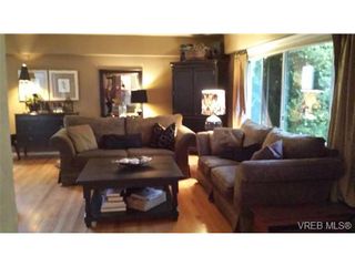 Photo 3: 3030 Balfour Ave in VICTORIA: Vi Burnside Half Duplex for sale (Victoria)  : MLS®# 673360