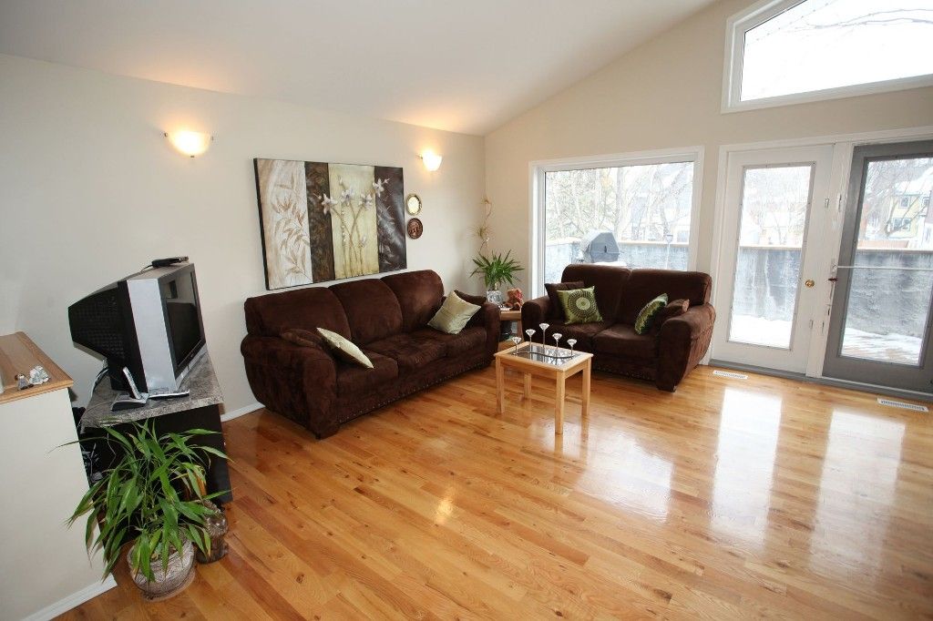 Photo 11: Photos: 48 Dundurn Place in Winnipeg: Single Family Detached for sale : MLS®# 1305260