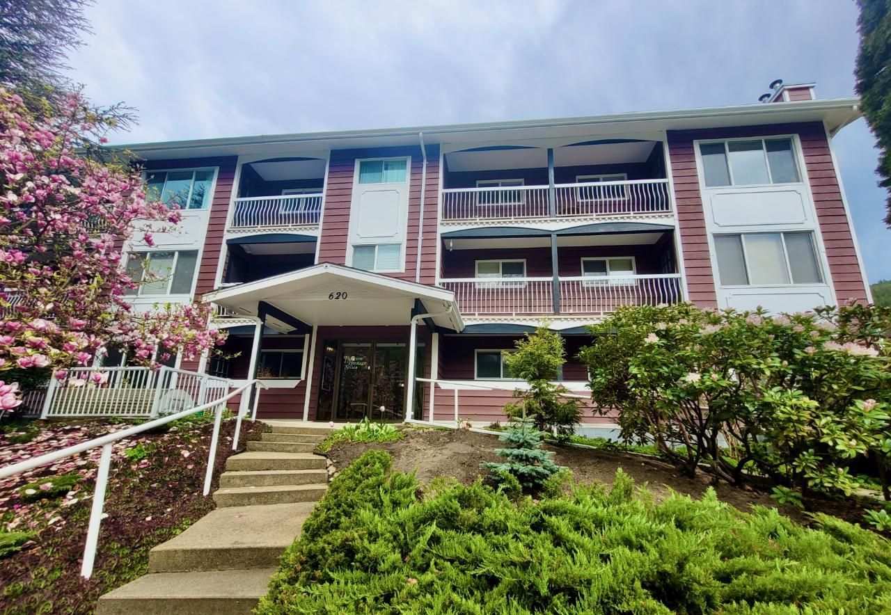 Main Photo: 206 - 620 SECOND STREET in Nelson: Condo for sale : MLS®# 2465194