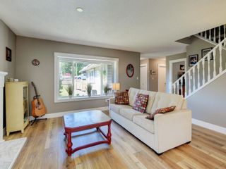 Photo 4: 642 Cairndale Rd in Colwood: Co Triangle House for sale : MLS®# 909767