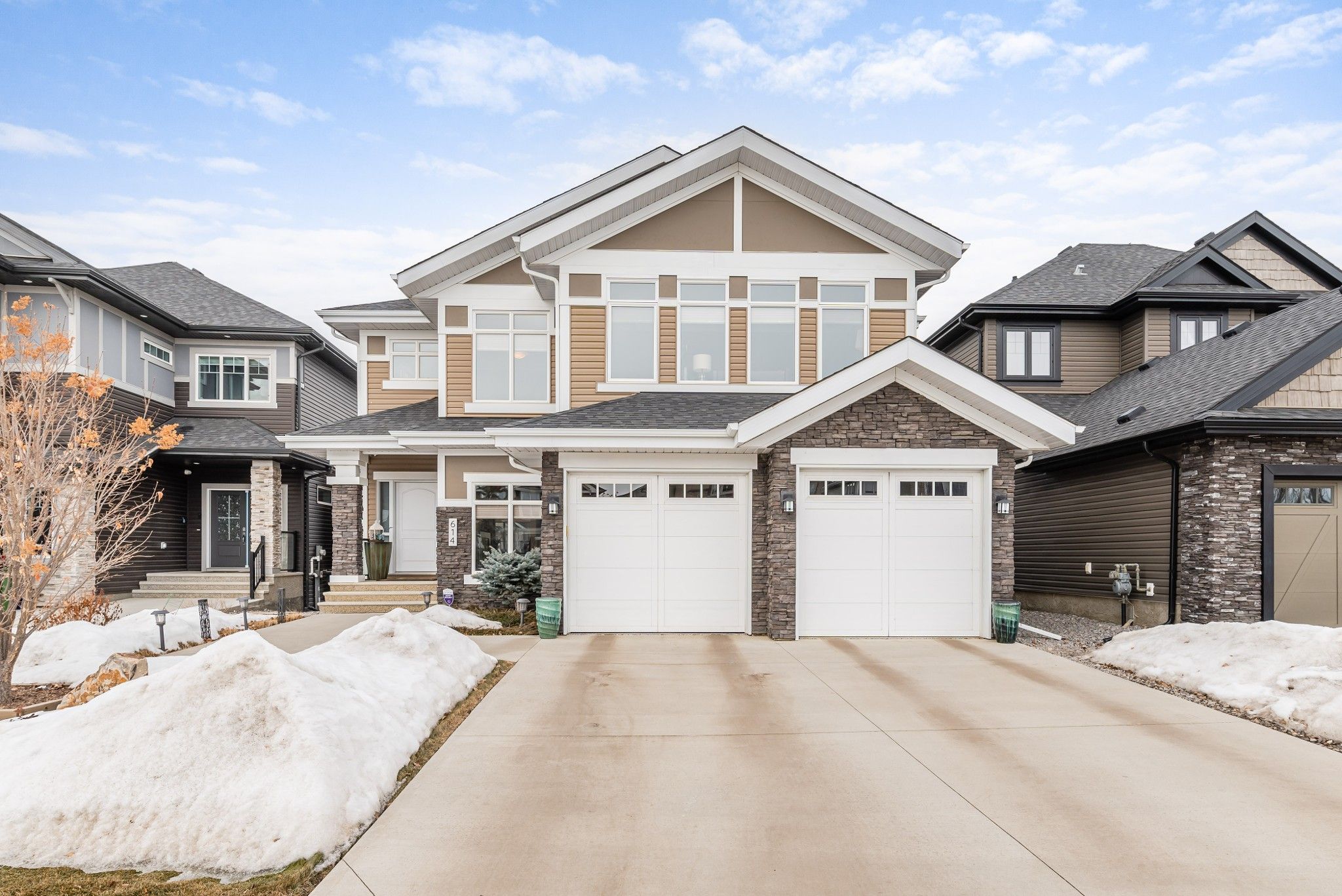 Main Photo: 614 Windermere Court in Edmonton: House for sale : MLS®# E4330654