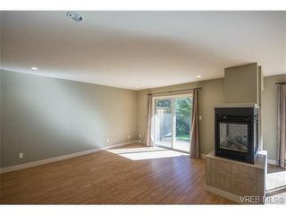 Photo 7: 3229 Ernhill Pl in VICTORIA: La Walfred Row/Townhouse for sale (Langford)  : MLS®# 713582