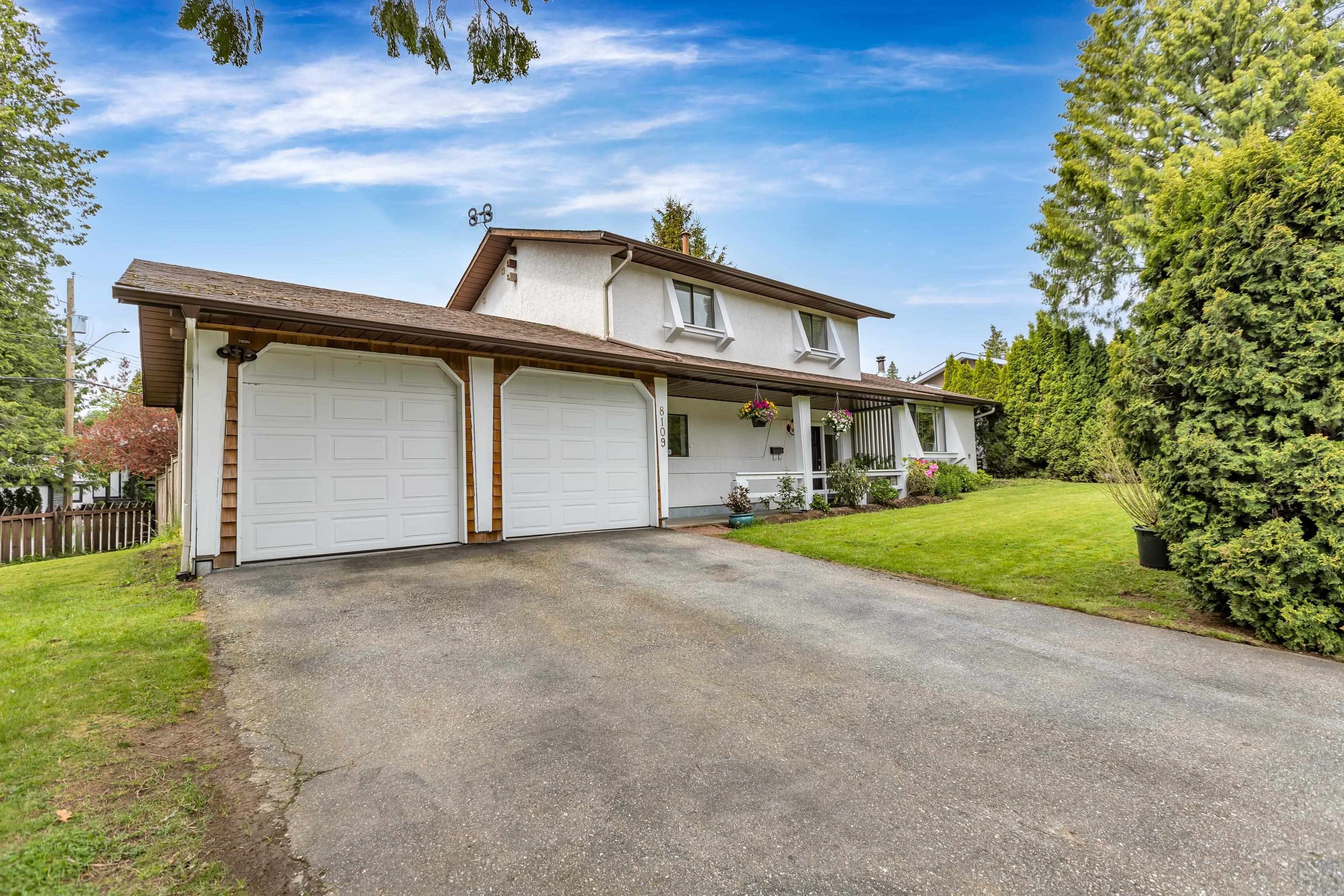 Main Photo: 8109 SUMAC Place in Mission: Mission BC House for sale : MLS®# R2694838