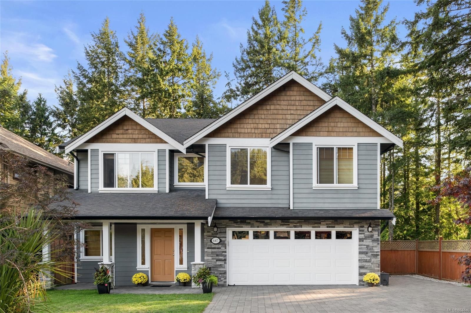 Main Photo: 647 Tyler Terr in Colwood: Co Latoria House for sale : MLS®# 884446