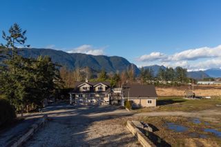 Photo 2: 15050 HARRIS Road in Pitt Meadows: North Meadows PI House for sale : MLS®# R2855231