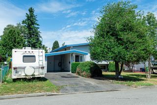 Photo 2: 8535 HOWARD Crescent in Chilliwack: Chilliwack Proper South House for sale : MLS®# R2793054