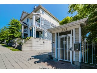 Photo 2: 45 123 Seventh Street in New Westminster: Uptown NW Townhouse for sale : MLS®# V1124444