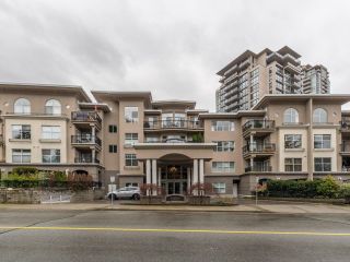 Photo 2: 401 1185 PACIFIC Street in Coquitlam: North Coquitlam Condo for sale in "Centreville" : MLS®# R2696616