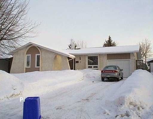 Main Photo: 15 MORTON Bay in Winnipeg: Murray Park Single Family Detached for sale (South Winnipeg)  : MLS®# 2702802