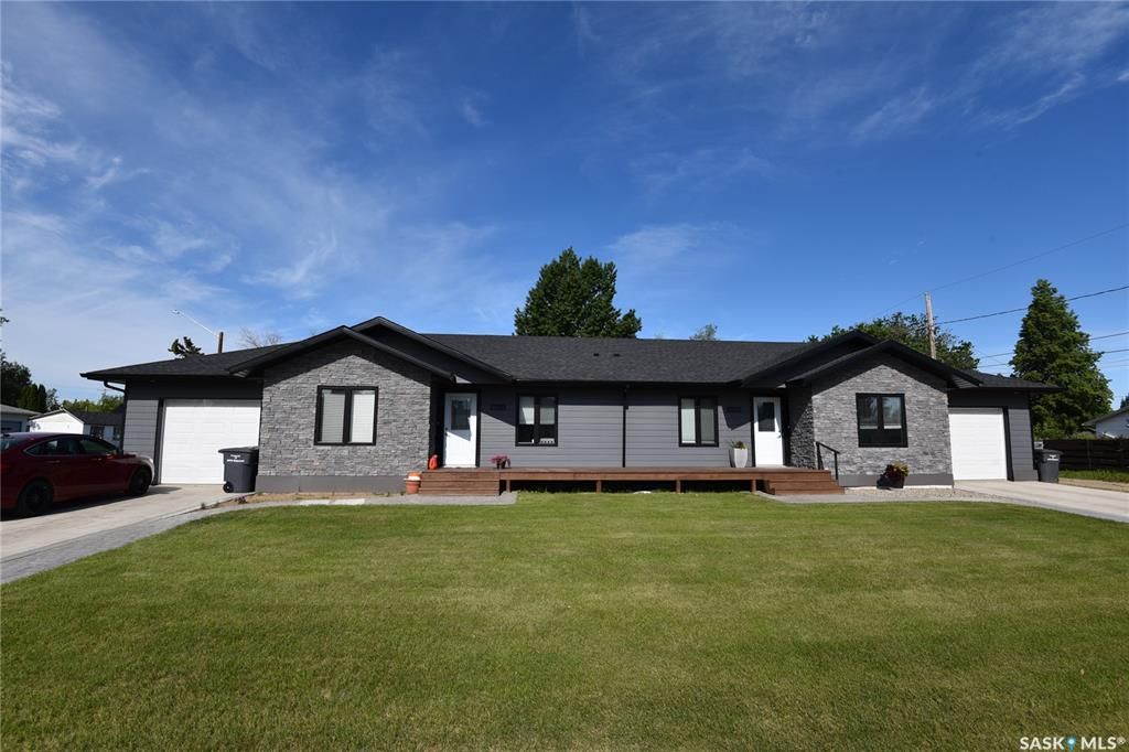 Main Photo: 601 9th Avenue West in Nipawin: Residential for sale : MLS®# SK903361