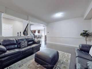 Photo 4: 74 Chambersburg Way in Whitchurch-Stouffville: Stouffville House (2-Storey) for sale : MLS®# N8279134