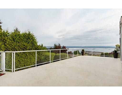 Main Photo: 2566 Westhill Drive in West Vancouver: Westhill House for sale : MLS®# V1122575