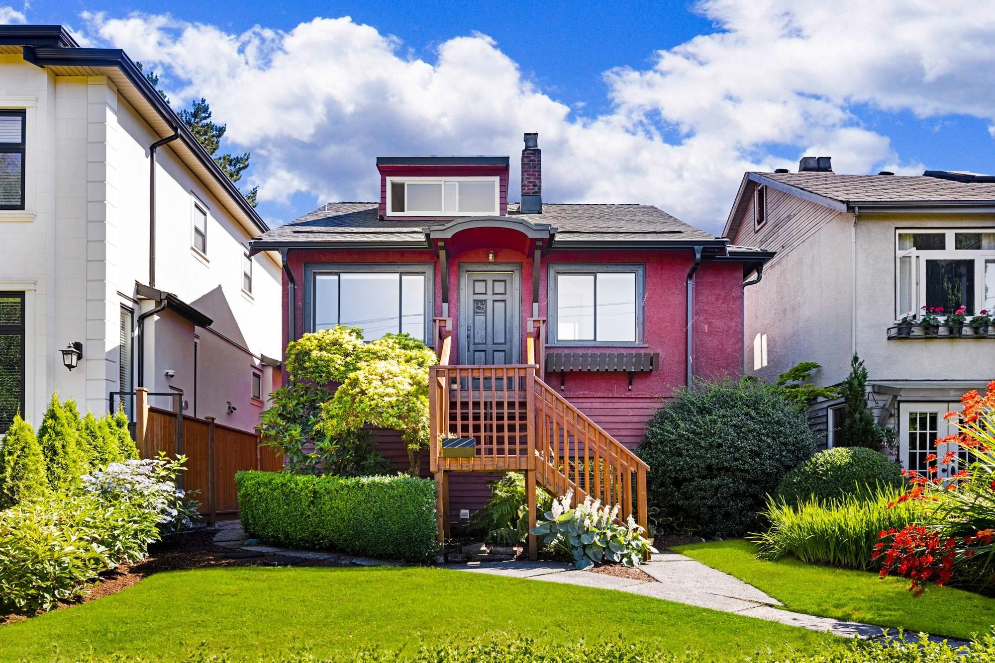 Main Photo: 3576 W 17TH Avenue in Vancouver: Dunbar House for sale (Vancouver West)  : MLS®# R2712094