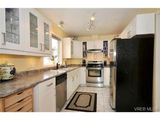Photo 6: 2882 Belmont Ave in VICTORIA: Vi Oaklands Row/Townhouse for sale (Victoria)  : MLS®# 656001