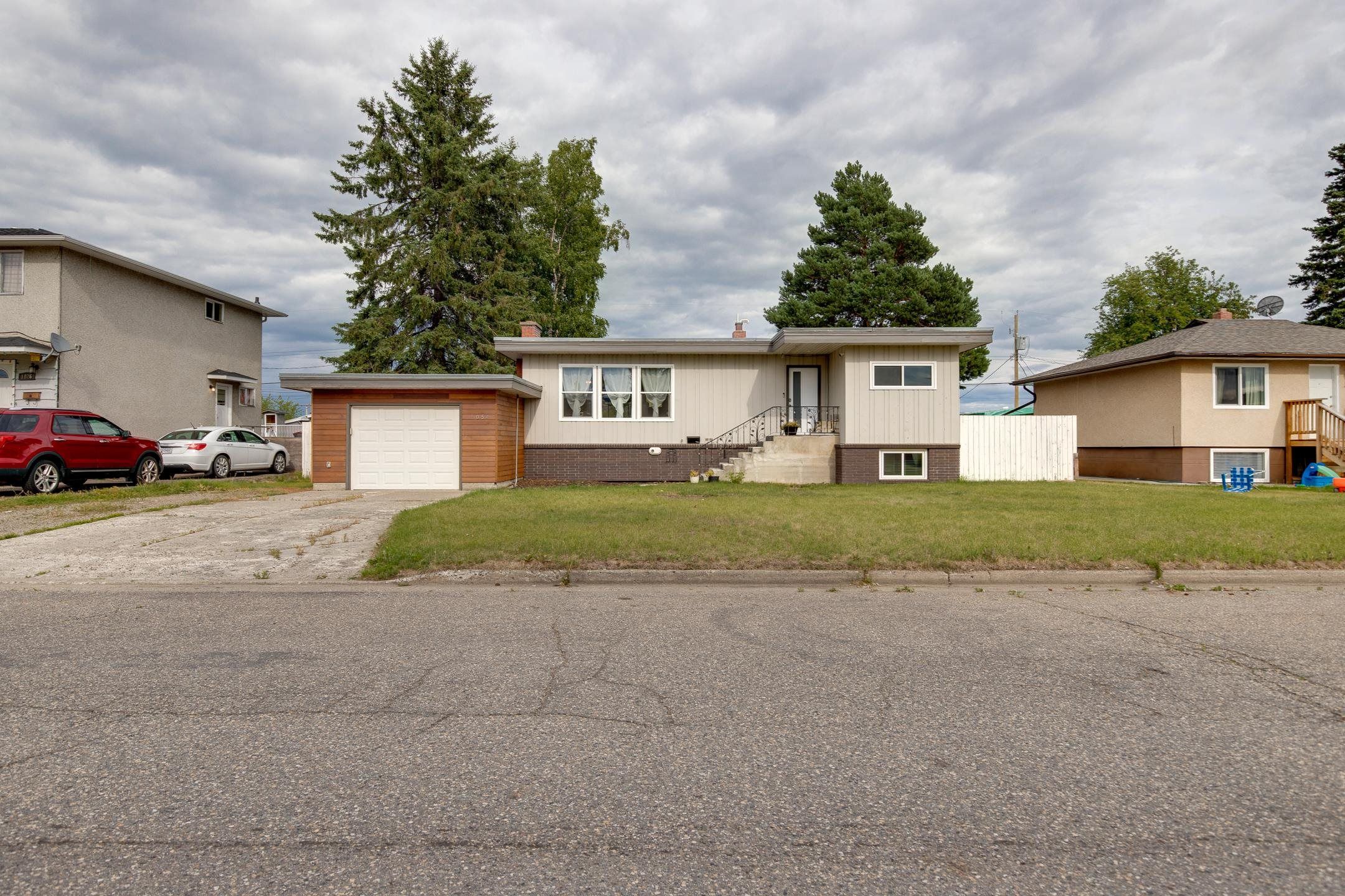 Main Photo: 1054 HARPER Street: Central House for sale (PG City Central)  : MLS®# R2802194