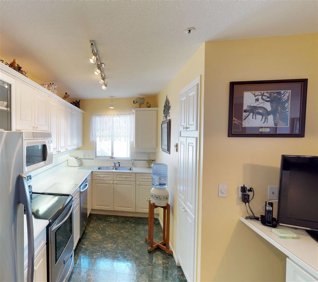 Photo 5: Photos: 303 5556 201A Street in Langley: Langley City Condo for sale in "Michaud Gardens" : MLS®# R2242494