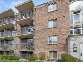 Photo 4: 401 1420 Memorial Drive NW in Calgary: Hillhurst Apartment for sale : MLS®# A2127967