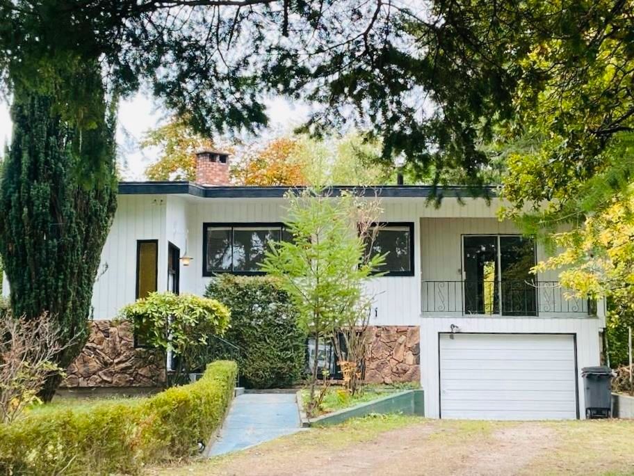 Main Photo: 1925 KING GEORGE Boulevard in Surrey: King George Corridor House for sale (South Surrey White Rock)  : MLS®# R2712404