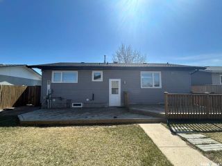 Photo 1: 330 Devonshire Crescent in Saskatoon: Pacific Heights Residential for sale : MLS®# SK966982