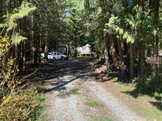 Photo 2: 8143 CEDARWOOD Road in Halfmoon Bay: Halfmn Bay Secret Cv Redroofs Manufactured Home for sale (Sunshine Coast)  : MLS®# R2560997