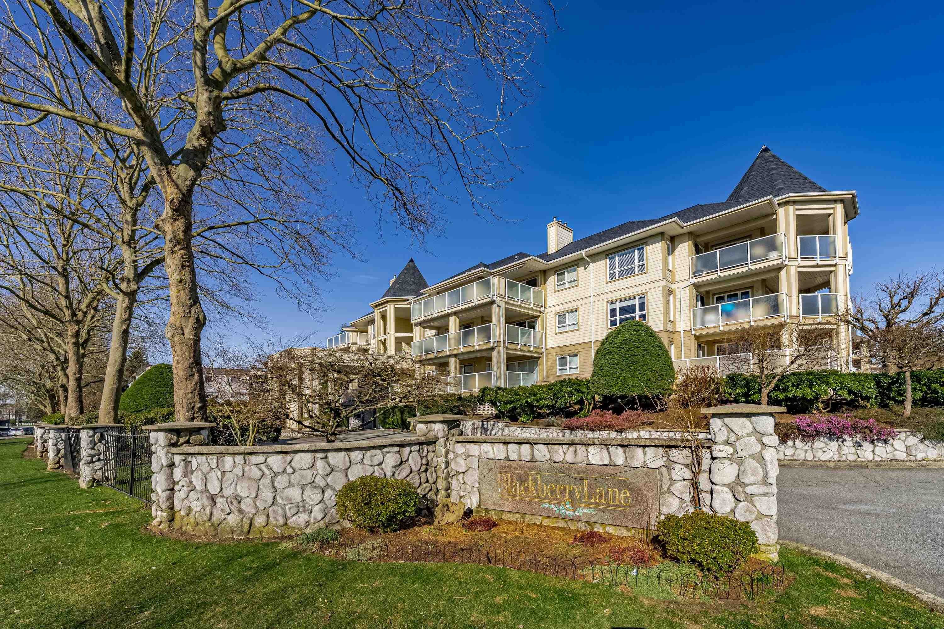 Main Photo: 312 20125 55A Avenue in Langley: Langley City Condo for sale in "Blackberry Lane 2" : MLS®# R2755508