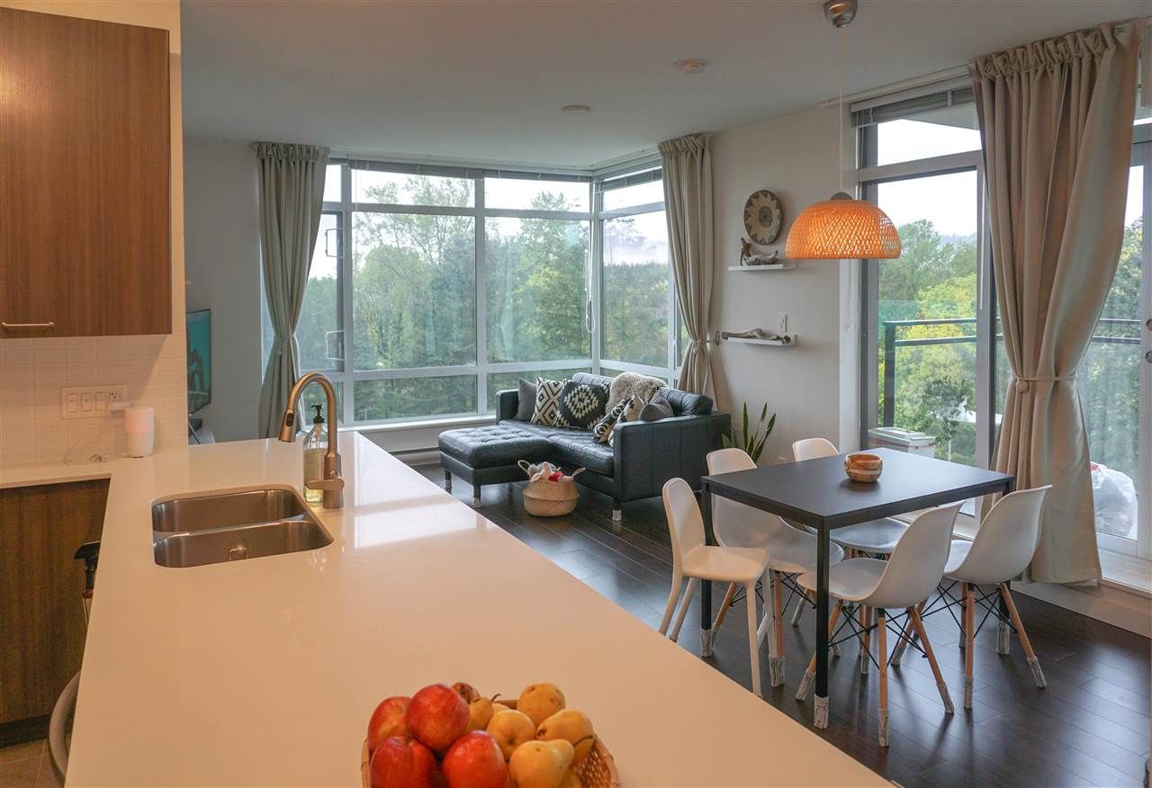 Main Photo: 802 2789 SHAUGHNESSY Street in Port Coquitlam: Central Pt Coquitlam Condo for sale : MLS®# R2392067