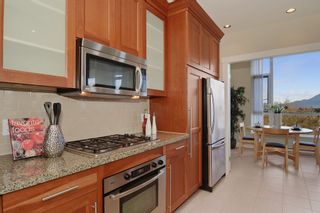 Photo 6: 709 4759 VALLEY Drive in Vancouver: Quilchena Condo for sale in "MARGUERITE HOUSE II" (Vancouver West)  : MLS®# V1053226