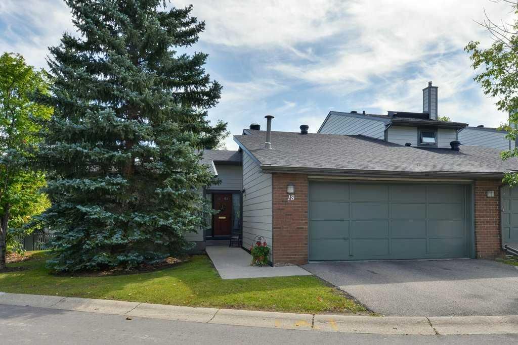 Main Photo: 18 185 Woodridge Drive SW in Calgary: Woodlands Row/Townhouse for sale : MLS®# A2078177