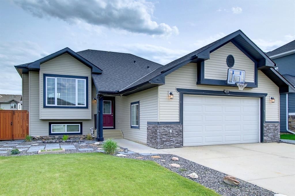 Main Photo: 633 West Highland Crescent: Carstairs Detached for sale : MLS®# A1230682
