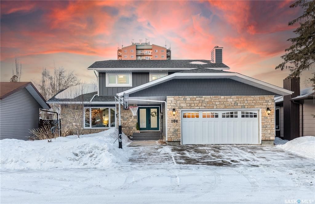 Main Photo: 104 Kenosee Crescent in Saskatoon: Lakeview SA Residential for sale : MLS®# SK923042