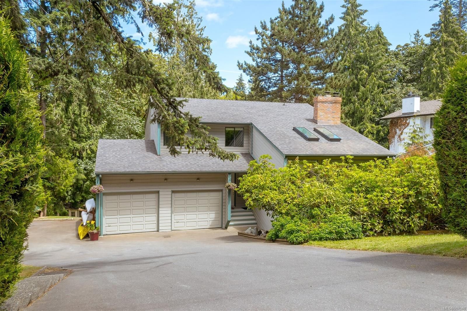 Main Photo: 1950 Lands End Rd in North Saanich: NS Swartz Bay House for sale : MLS®# 907048