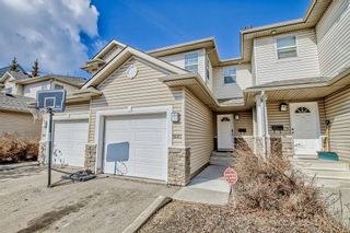 Photo 2: 5027 Applevillage Court SE in Calgary: Applewood Park Row/Townhouse for sale : MLS®# A2036022